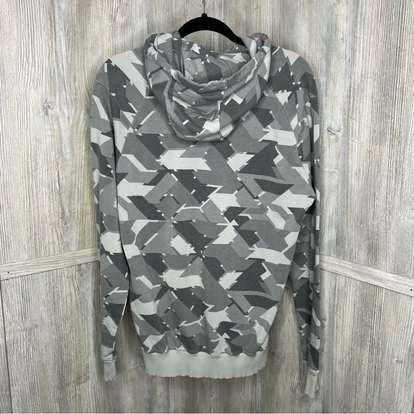Gymshark Camo Hoodie - Picture 5 of 5